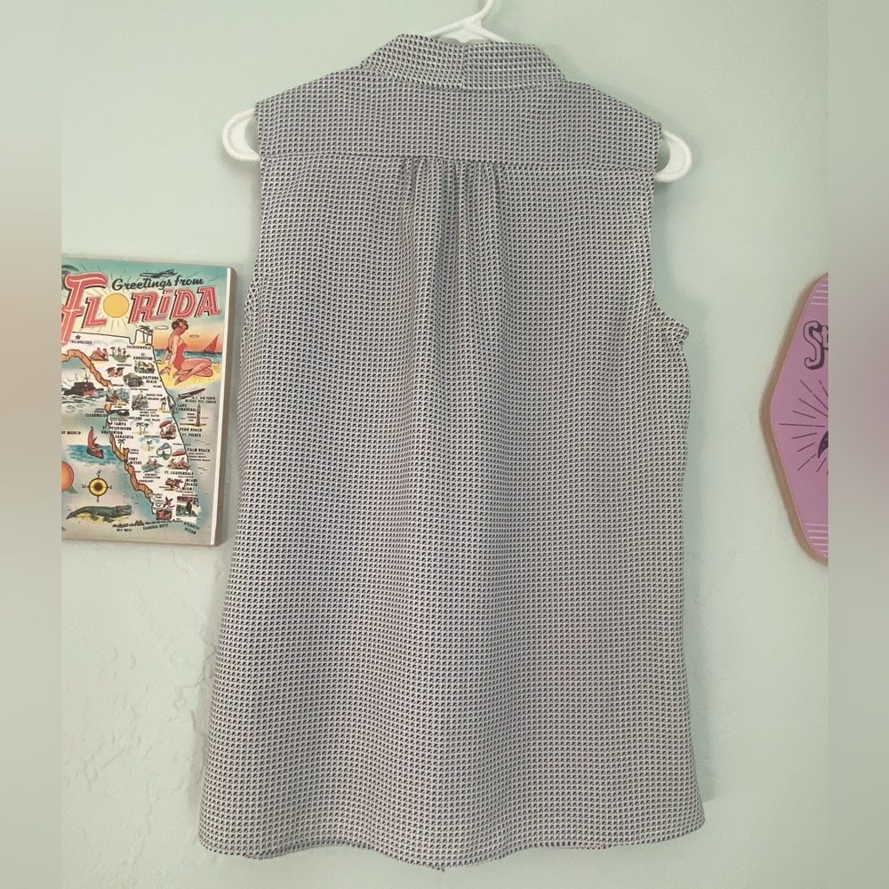 Ann Taylor Blouse - Picture 2 of 8
